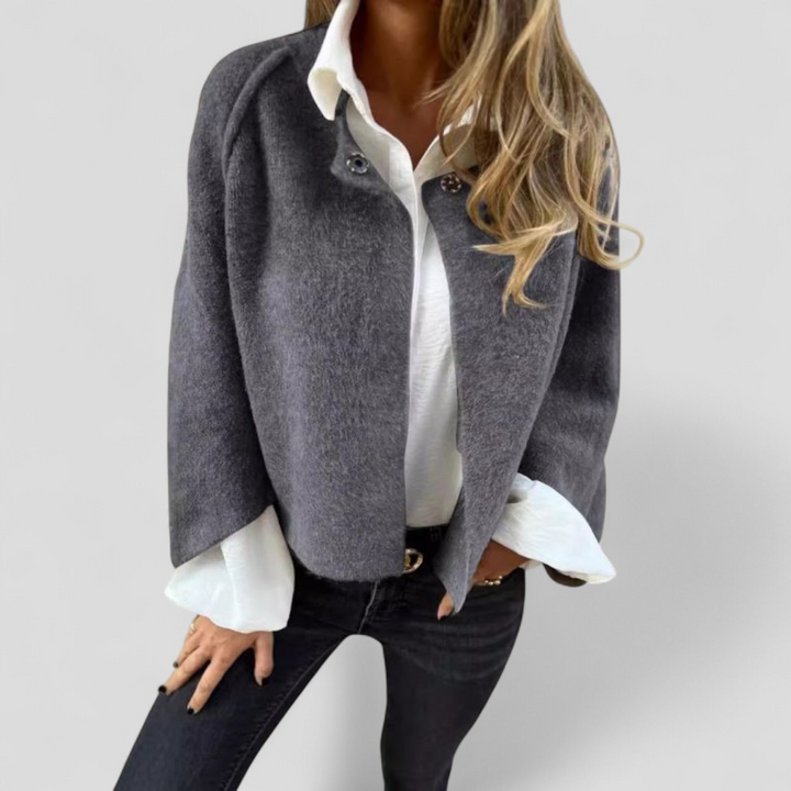 Henryka - Krótka Kurtka z Elegancko Rozkloszowanymi Rękawami